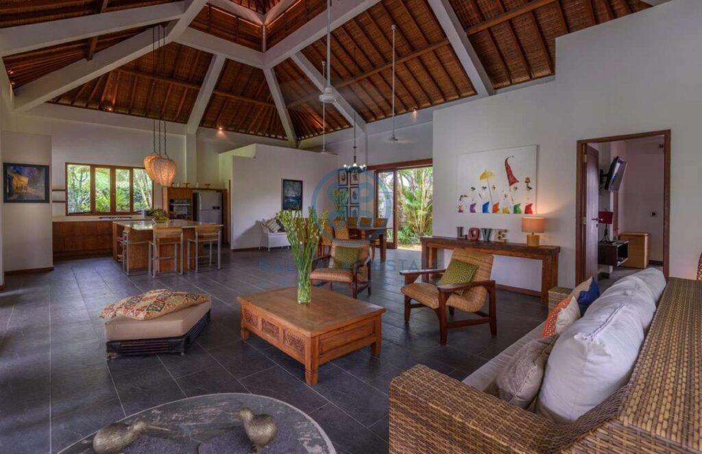 4 bedrooms colonial villa tumbak bayuh canggu for sale rent 3 1 scaled
