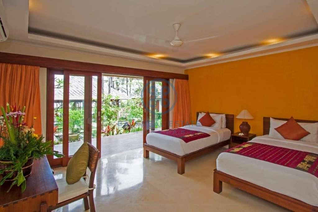 4 bedrooms villa beach front cemagi for sale rent 11