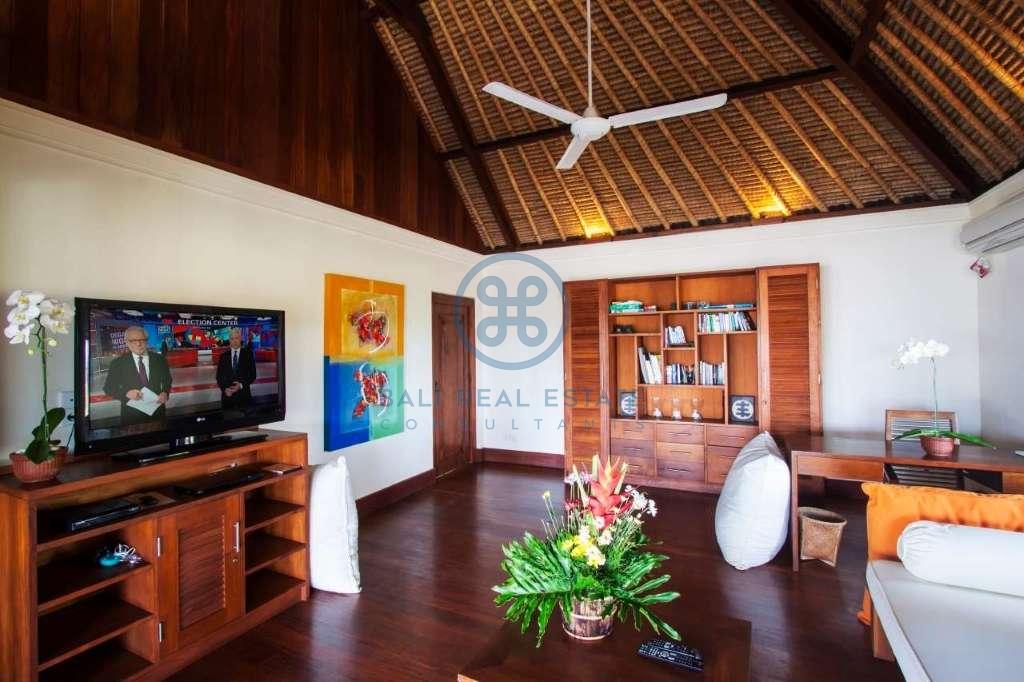 4 bedrooms villa beach front cemagi for sale rent 14