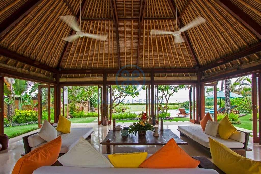 4 bedrooms villa beach front cemagi for sale rent 15