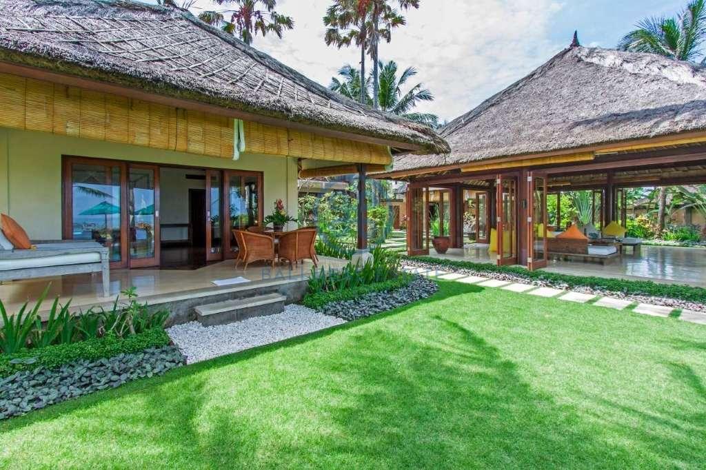 4 bedrooms villa beach front cemagi for sale rent 6
