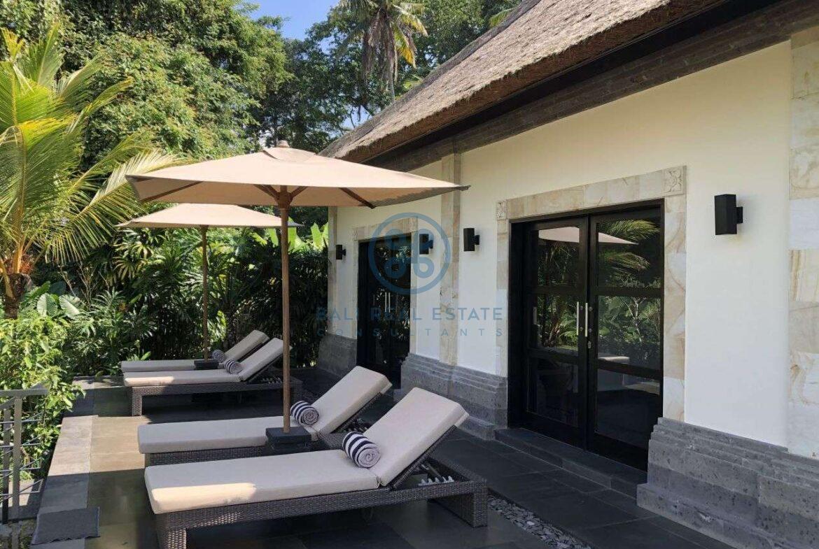 4 bedrooms villa with infinity pool ubud for sale rent 26