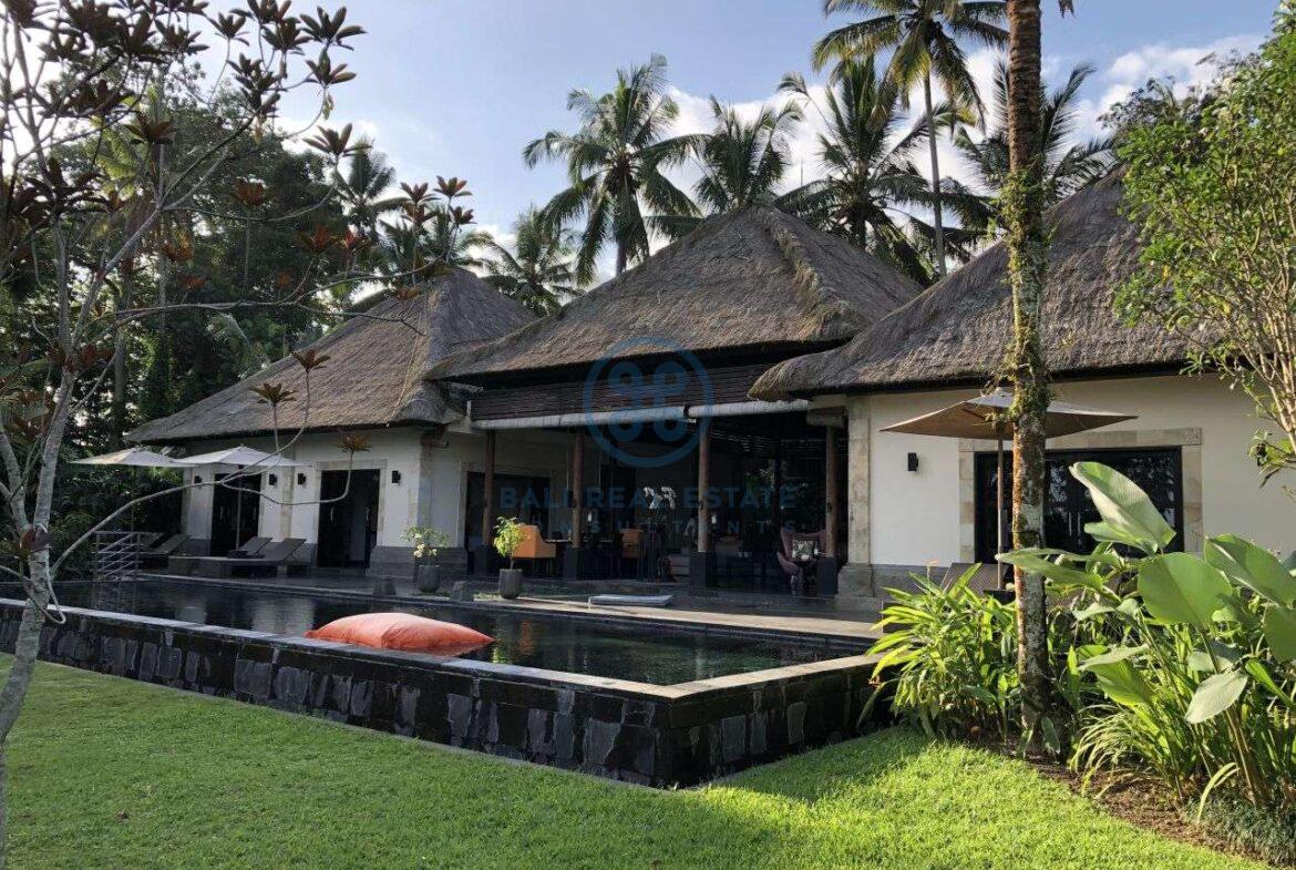 4 bedrooms villa with infinity pool ubud for sale rent 37