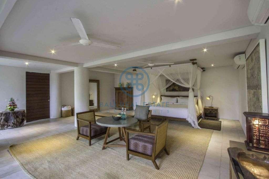 5 bedrooms villa seaside cemagi for sale rent 1