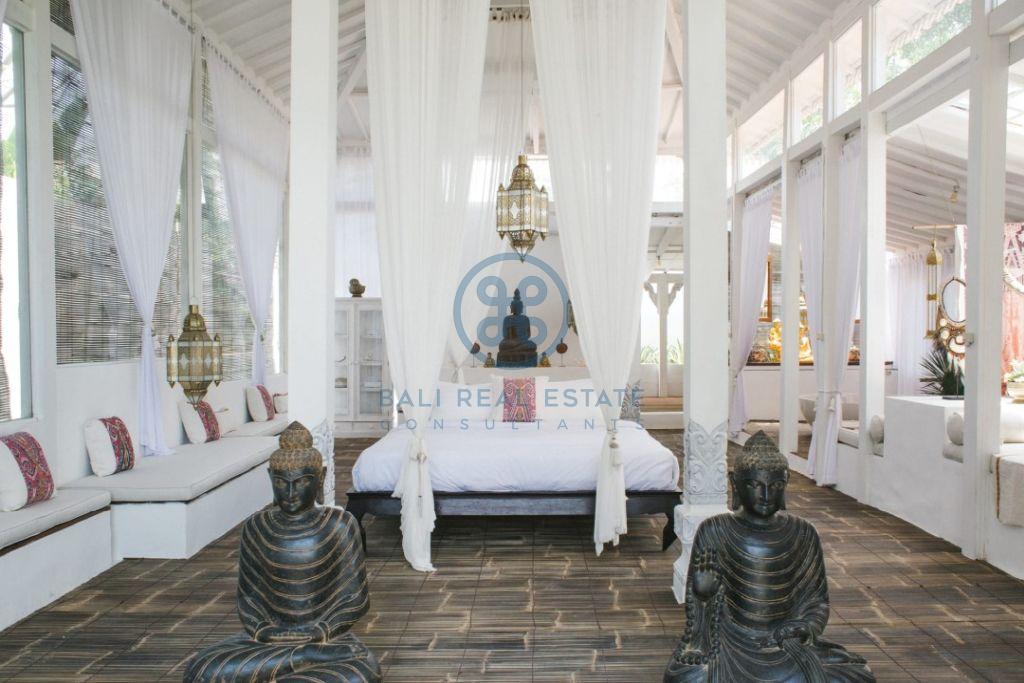 stylish 3 bedrooms villa bali tabanan seseh for sale rent 7