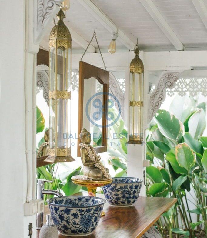 stylish 3 bedrooms villa bali tabanan seseh for sale rent 9