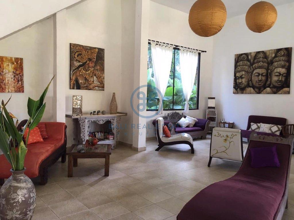 traditional bedroom villa with large garden ubud for sale and rent