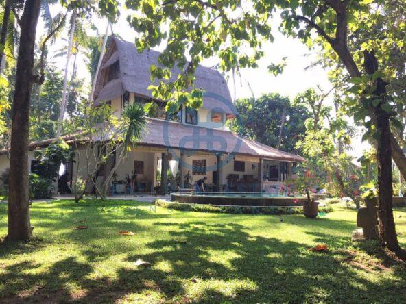 traditional bedroom villa with large garden ubud for sale and rent