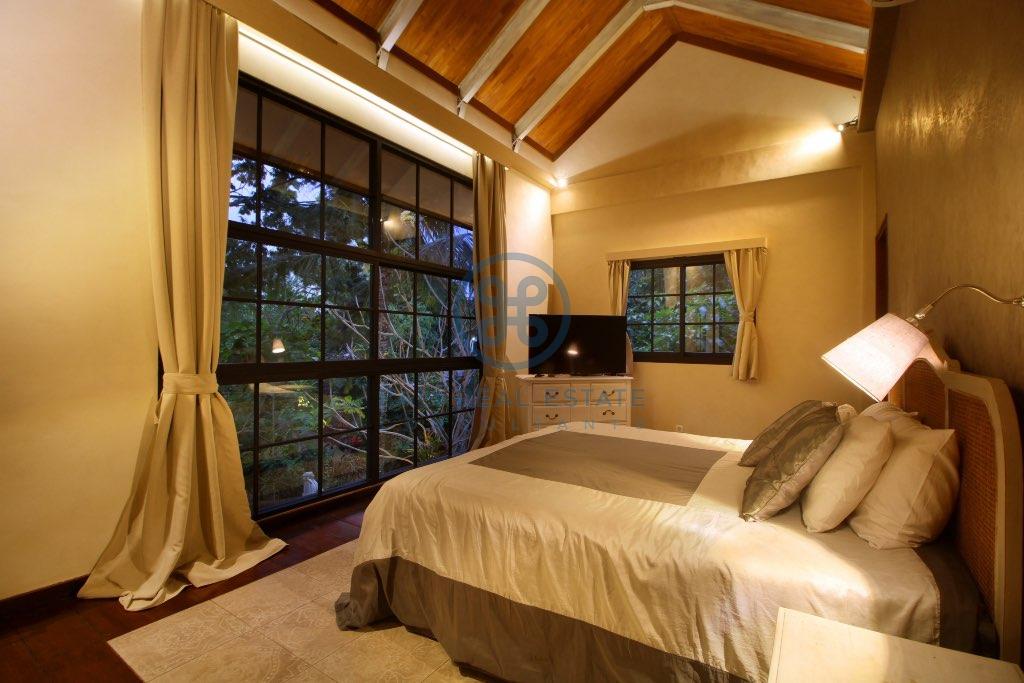 bedroom family villa in ubud for sale