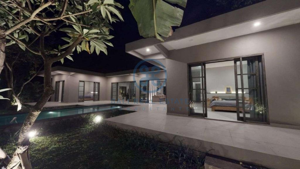 modern bedroom villa with jungle view in pererenan for sale rent