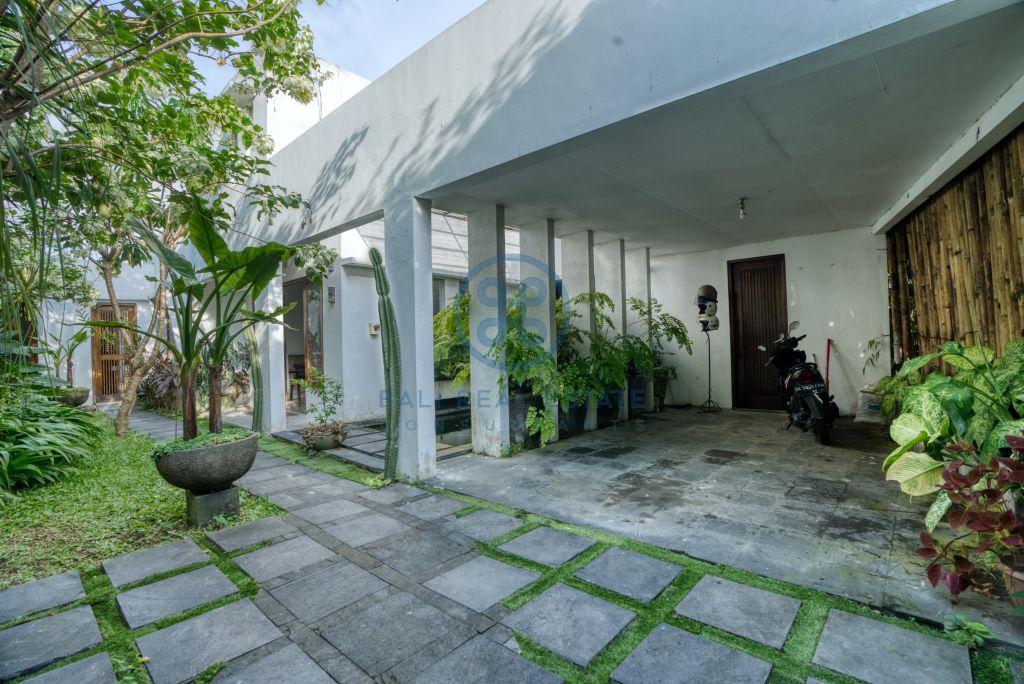 bedroom villa river front canggu tumbak bayuh for sale rent