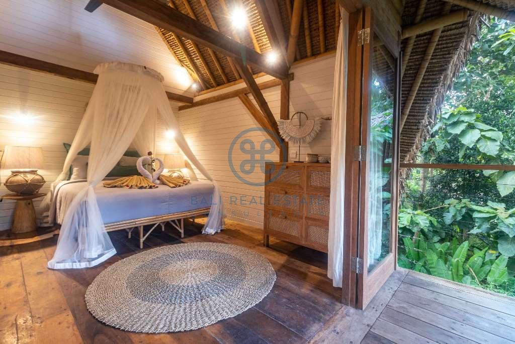 bedroom villa for sale near greenschool