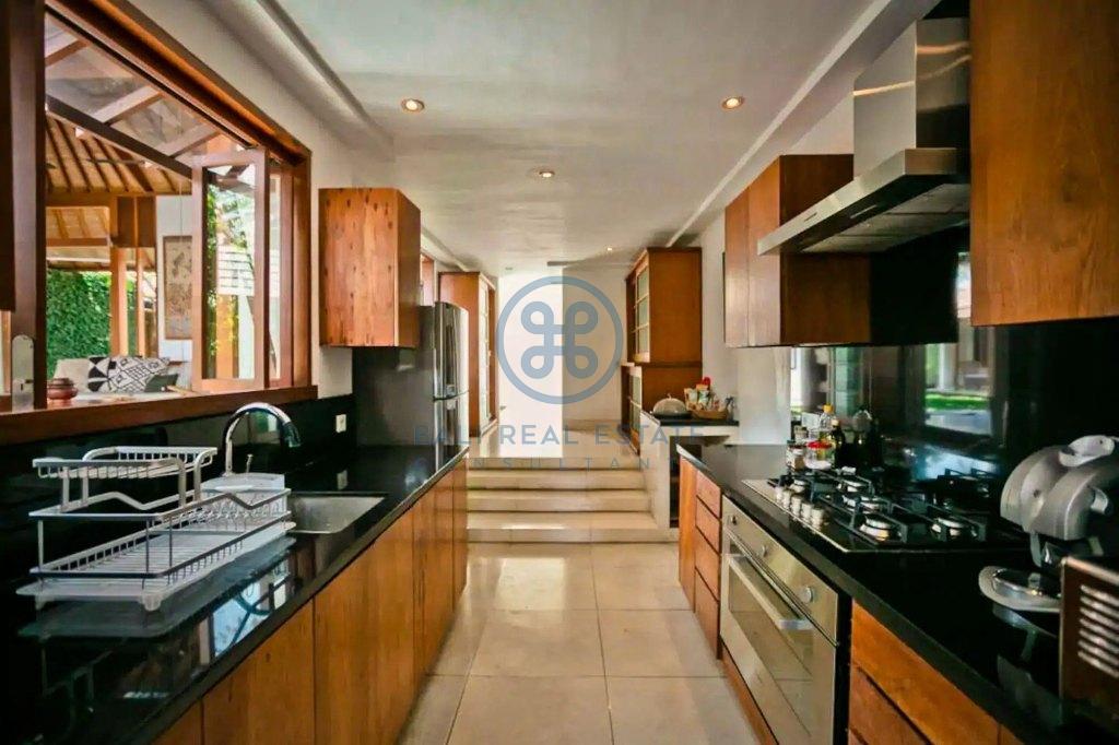 bedroom family home villa for sale rent