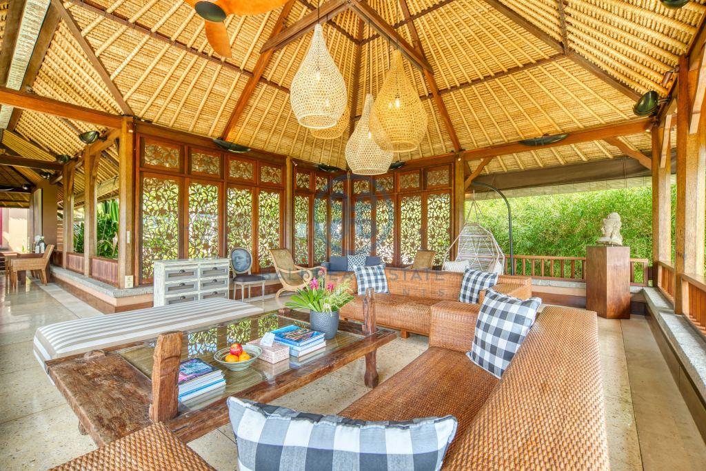 bedroom luxurious ocean view villa in Jimbaran Uluwatu for sale
