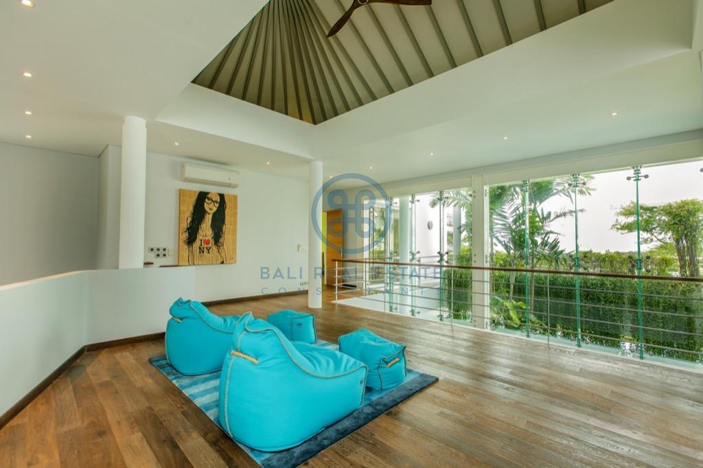 bedroom villa with ocean views for sale in uluwatu