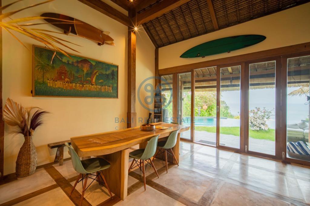 bedroom villa with private beach access in uluwatu for sale