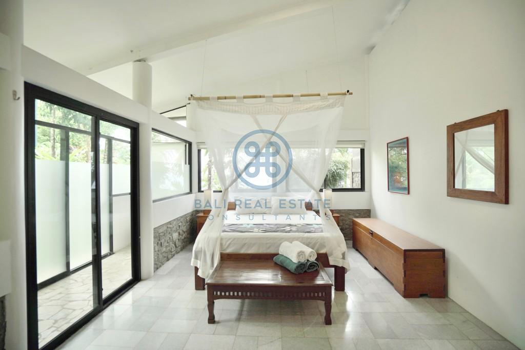 masterpiece hilside mansion boutique hotel in Padang for sale