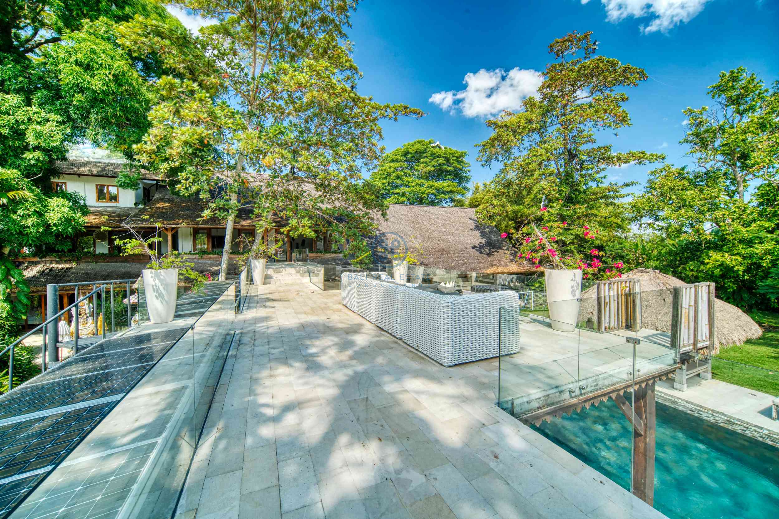 7 Bedroom Garden View Villa in Kerobokan Bali For Sale.